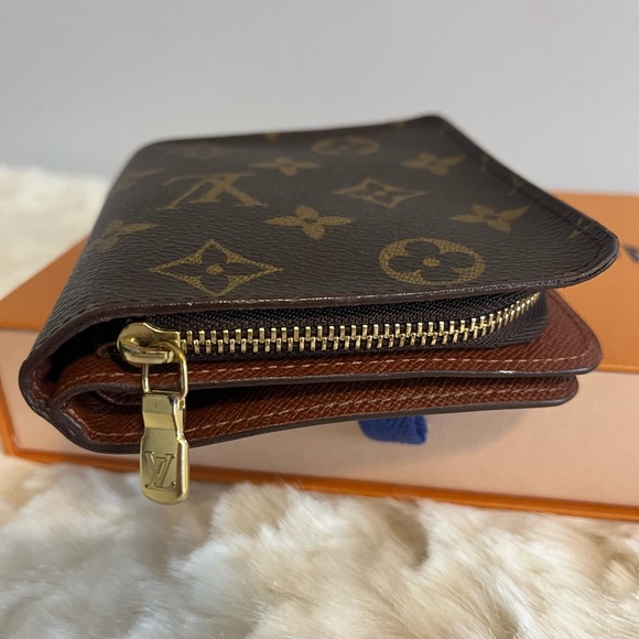 Louis Vuitton - Picture 8 of 8